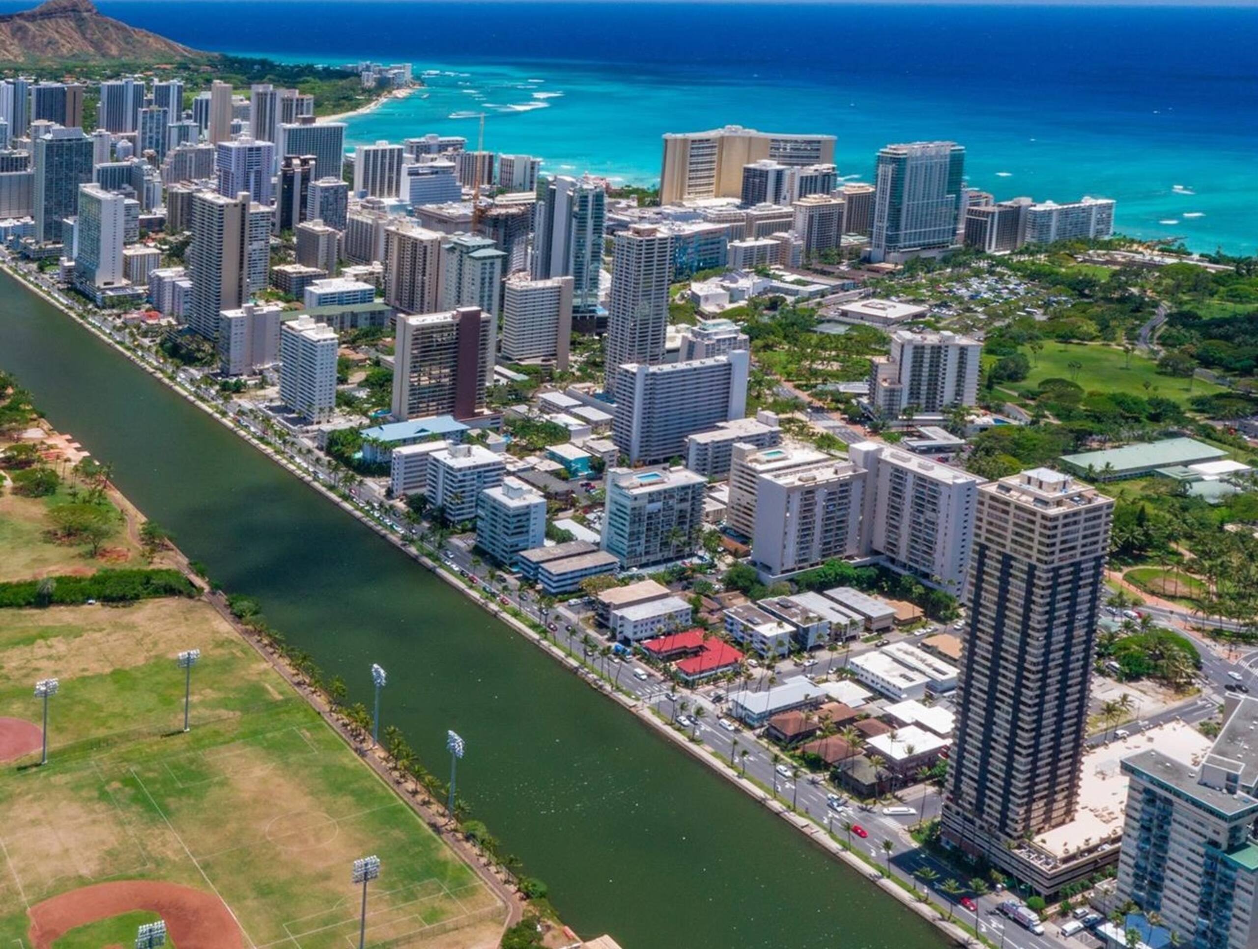 Condo in Honolulu · ★4.83 · Studio · 1 bed · 1 private bath - Image 7