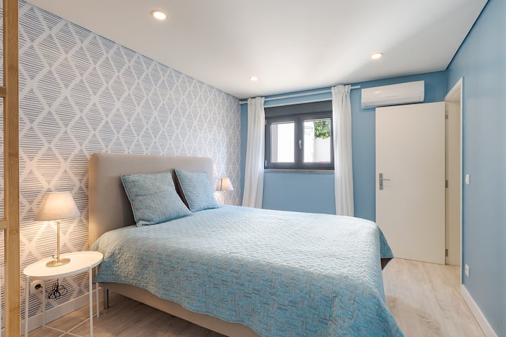Двокреветна соба со сопствена бања Garden Apartment Casa em Cascais