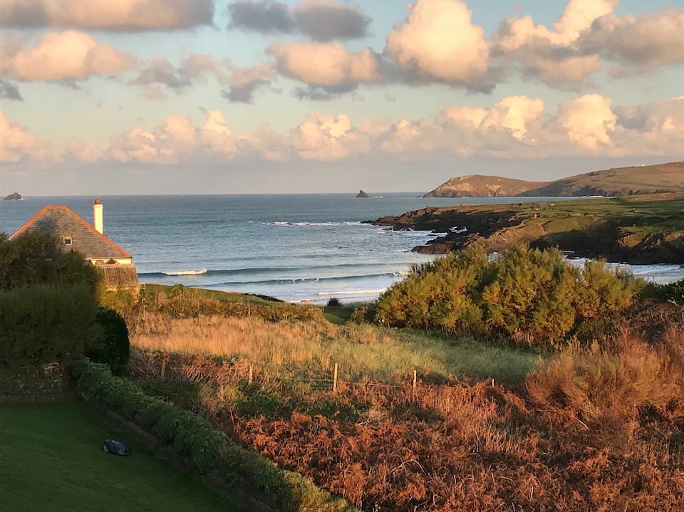 A modern surf house on the Cornish coast, Cornwall, England, United Kingdom, photo 2 of 10