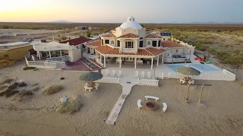 The Sandcastle, Beachfront, Sleeps 50!