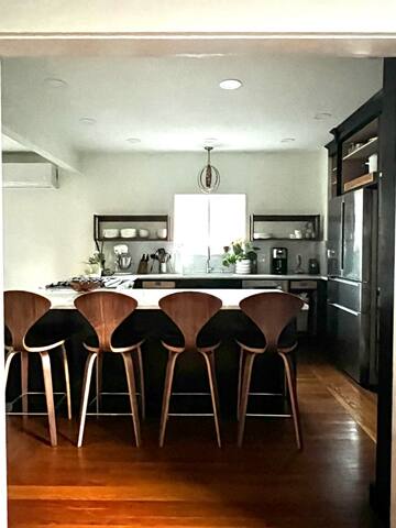 Lovely 4 BDRM Providence home near Brown, RISD gallery image 5