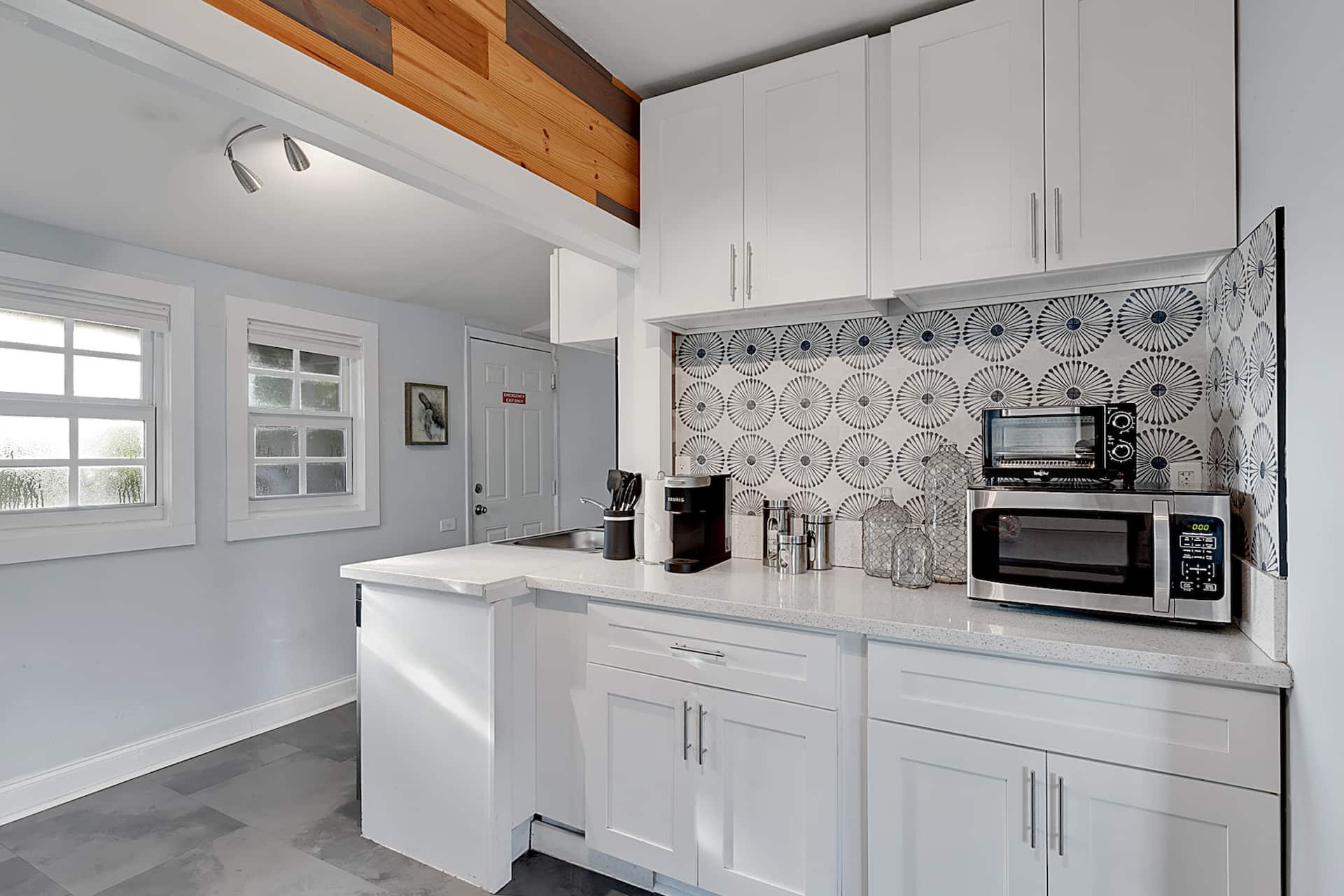 Luxury 1BR Apt, 3 blocks from Lake Ave, brand new — photo 5