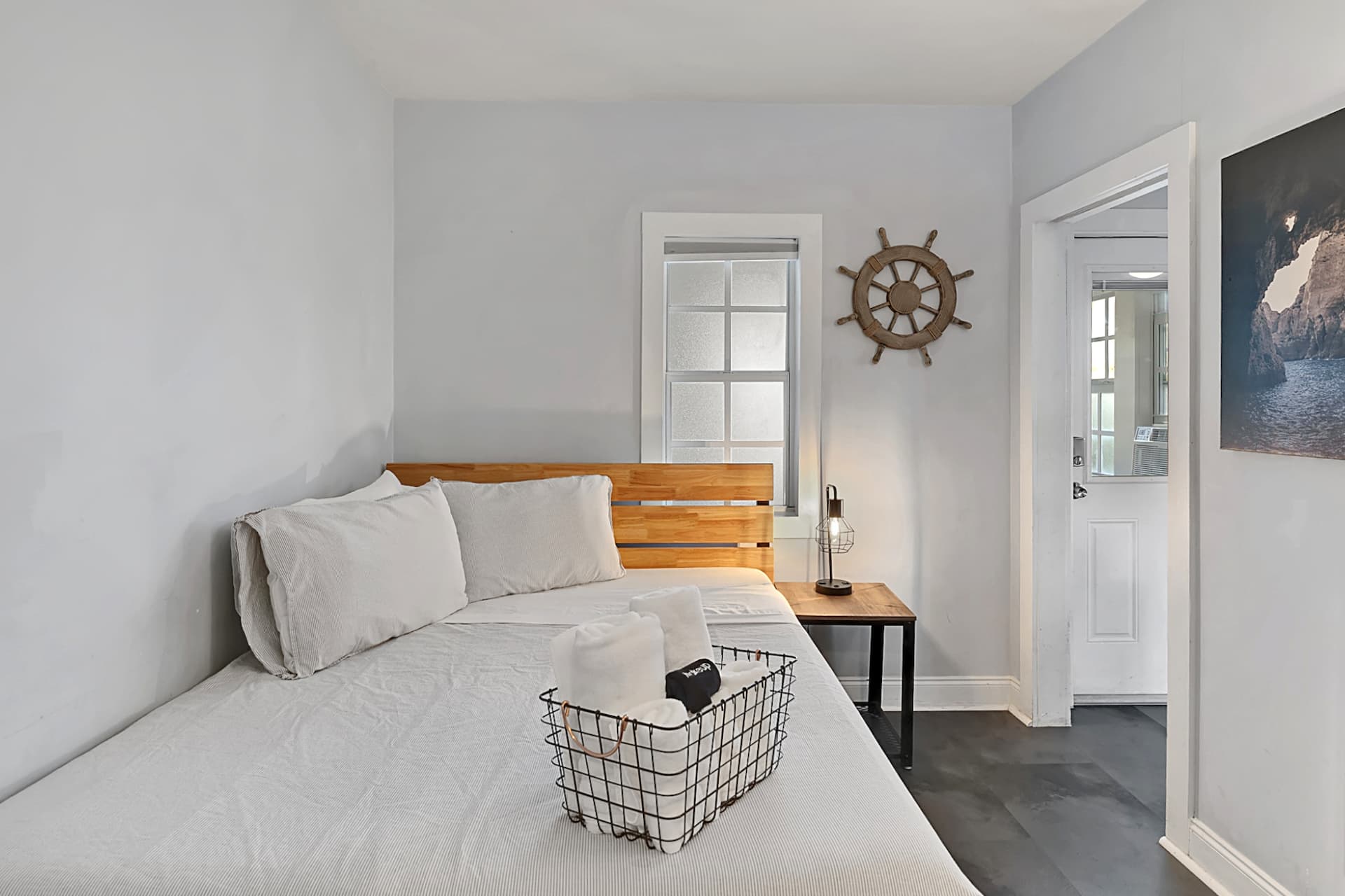 Luxury 1BR Apt, 3 blocks from Lake Ave, brand new — photo 3