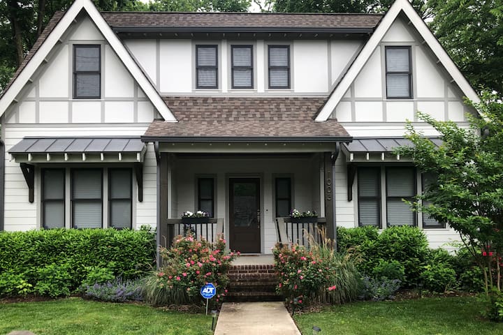 East Nashville Stunner <10mins to Broadway! gallery image 2