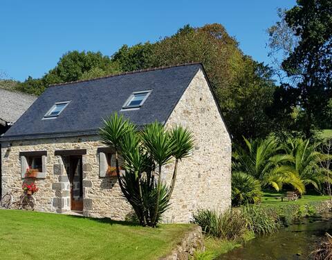 Charming Riverside Cottage