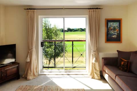 Central Stratford, Sleeps 6, PARKING, 3 bedroom,