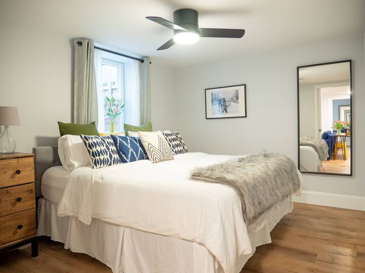 Sprawl out in this cozy KING-size bed with high quality linens and catch a rom com on the adjustable 32" Roku TV.