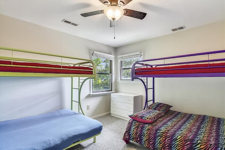 Bedroom #4-Dual Twin over Full