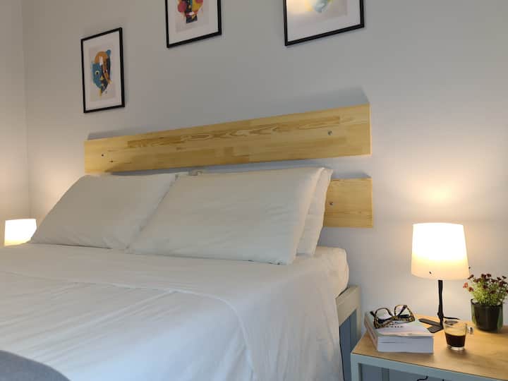 Bedroom with one double bed