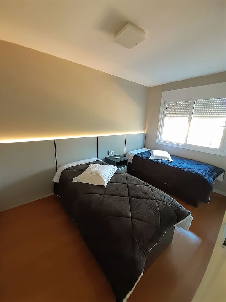 Chambre avec deux lits