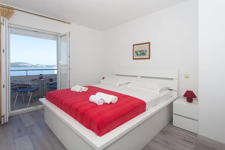 1. Apartment- Seaview,wifi,parking - Maslinica