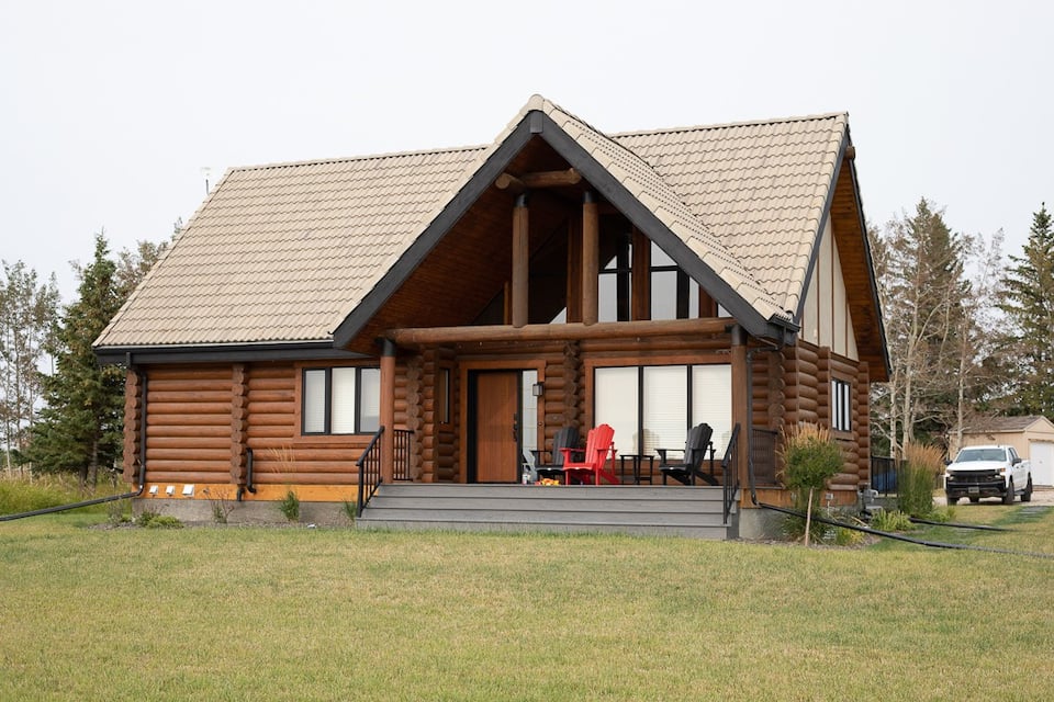 Top 10 Best Cabins in Alberta, Canada 1 Source Airbnb