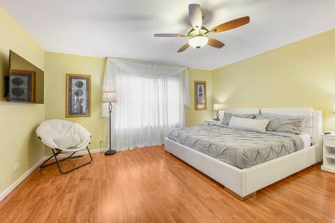 Large Family Home w/Garage-King beds, Fast Wi-Fi