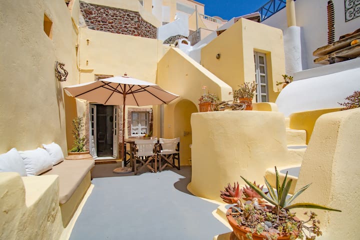 Zoe Aegeas private cave villa