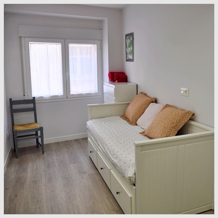 CHAMBRE 3
(lit 80 X 200, 
extensible à 160 x 200)