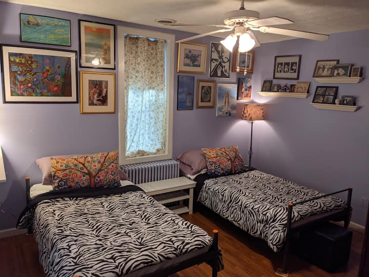 Twin beds for family travelers!