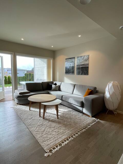 Nice apartment with electric car charging, also long term rental