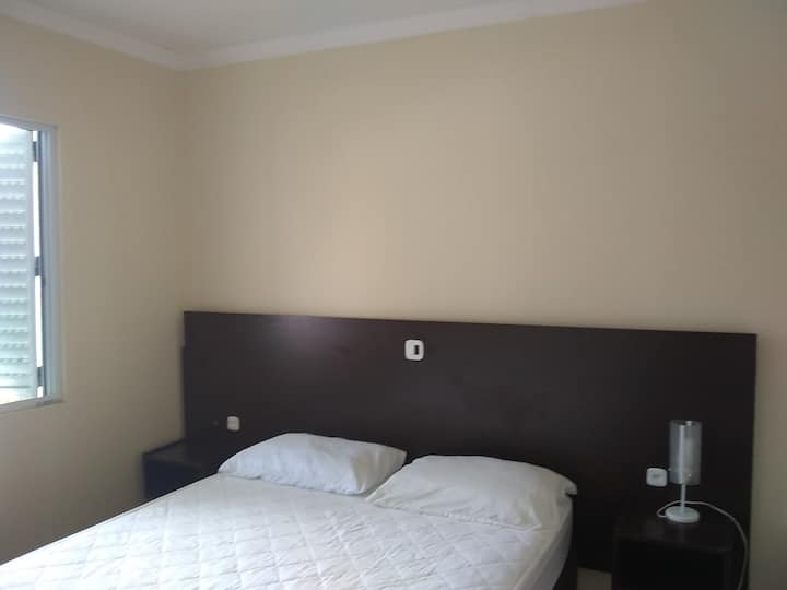 quarto 2 com cama queen size