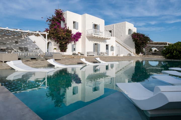 Veni Seaside Luxury Villa with Private Pool