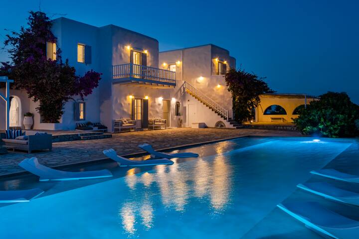 Veni Seaside Luxury Villa with Private Pool gallery image 2