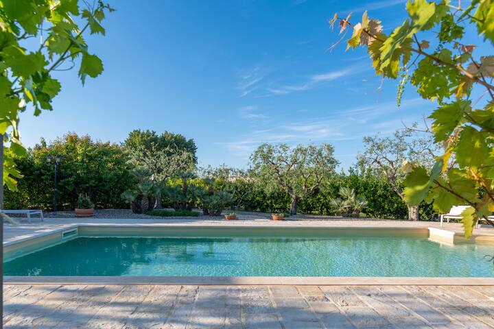 Dimore “Crescenzio” : 2 Trulli,1 Depandance gallery image 4