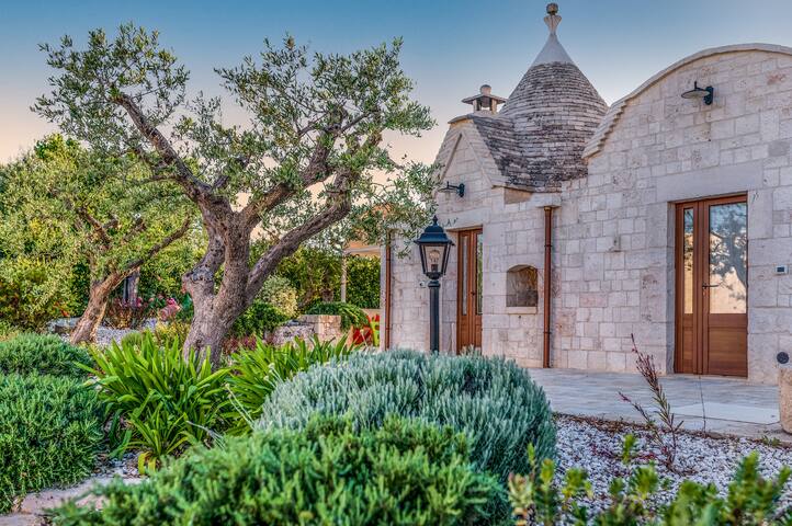 Dimore “Crescenzio” : 2 Trulli,1 Depandance gallery image 2