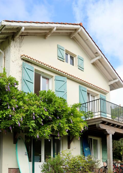 Large sea view house, 400m beach
