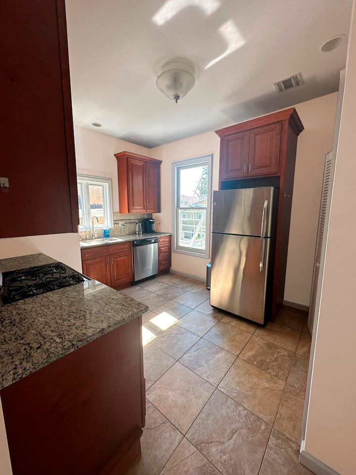 Just Minutes from NYC: Stunning 1-bedroom Suite