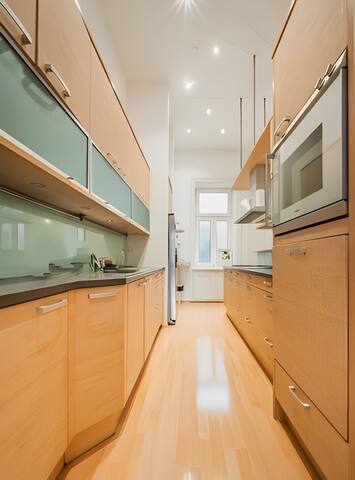 Expats XXL Palace: Platz ohne Ende im Zentrum Wien gallery image 3