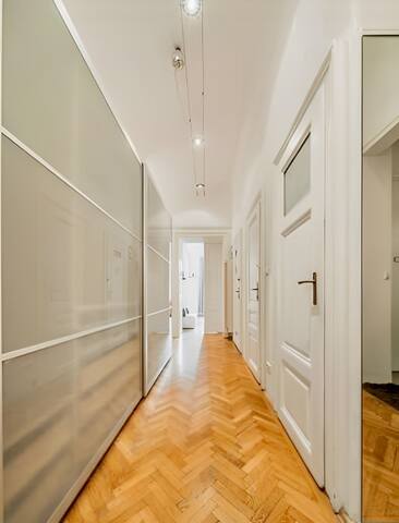 Expats XXL Palace: Platz ohne Ende im Zentrum Wien gallery image 5