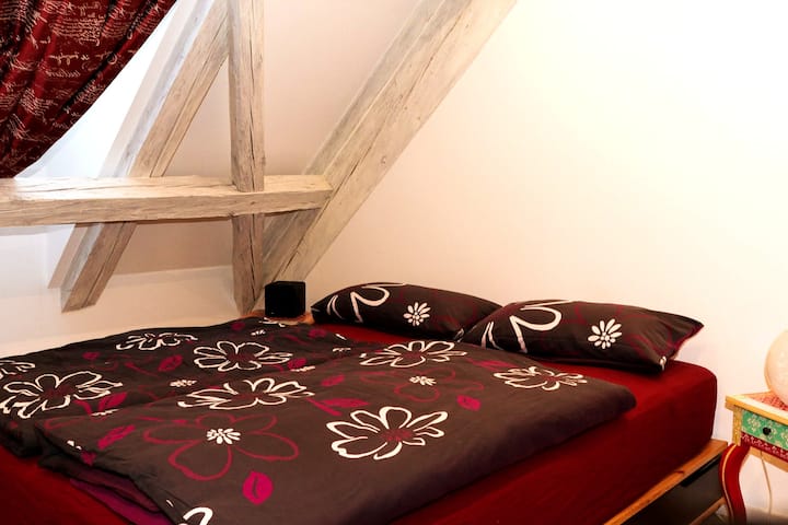 Schlafzimer 2 mit französischem Bett 160 x 200 cm