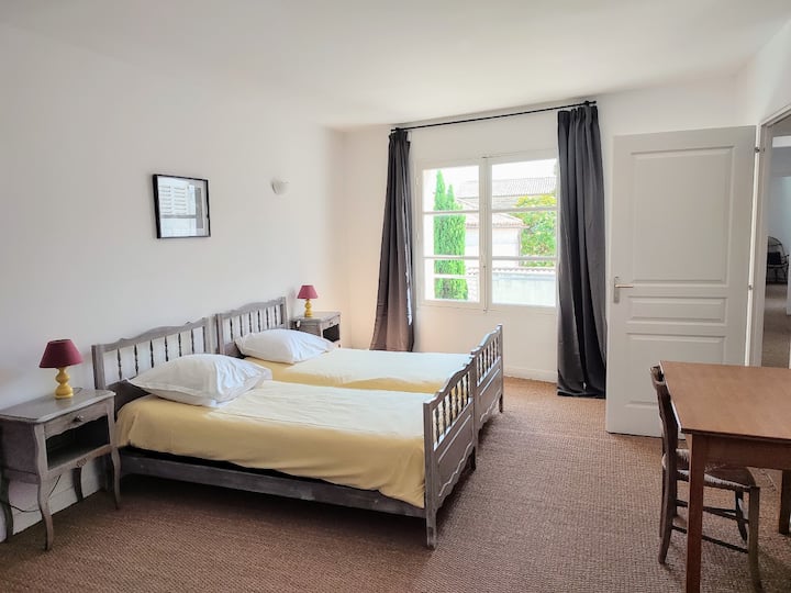 Chambre 4/ ტყუპი საძინებელი 4