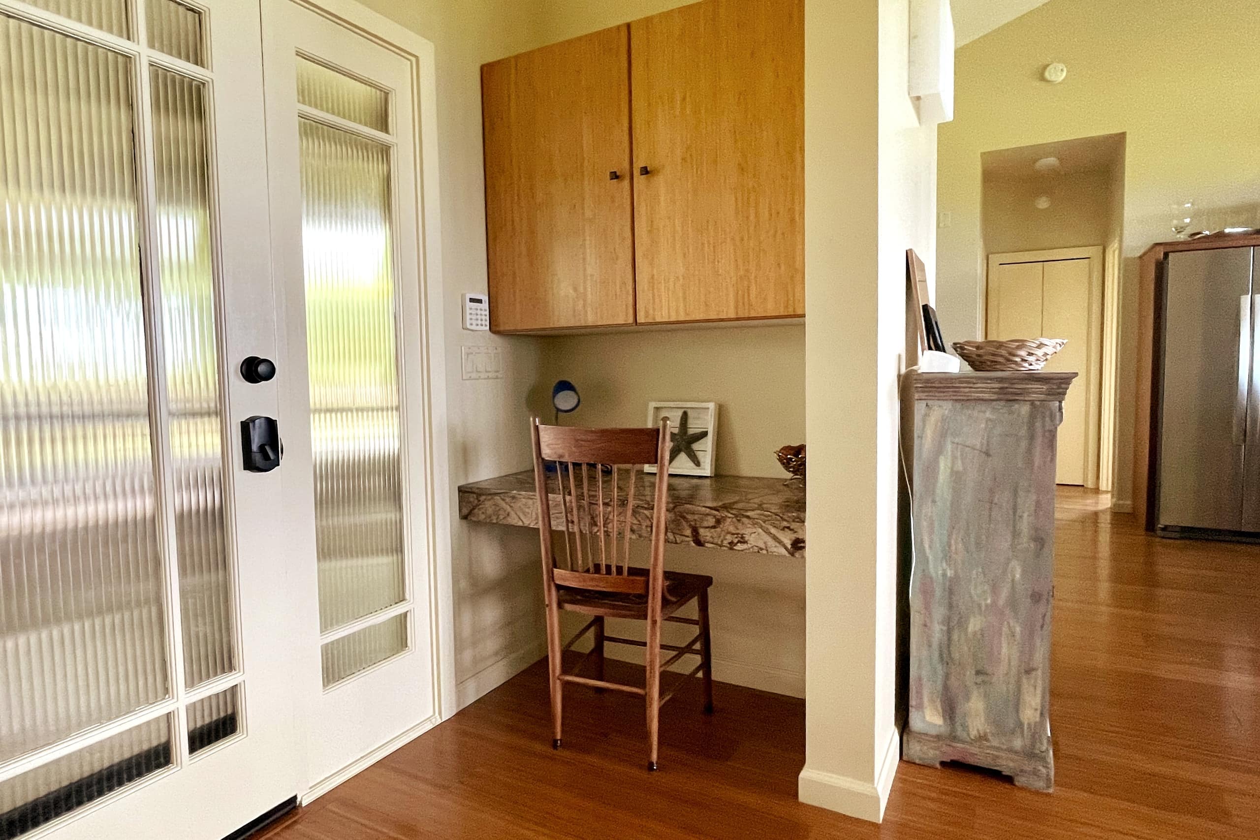 3-Bedroom Home w Ocean Views & Renovated Kitchen - Photo 22