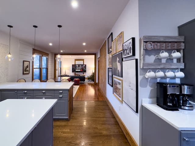 Walk to Rainey | Bachelor(ette) House | Sleeps 22 gallery image 4