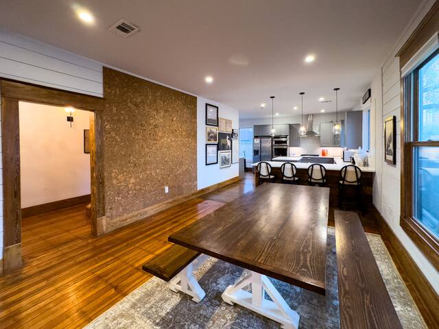 Walk to Rainey | Bachelor(ette) House | Sleeps 22 gallery image 5