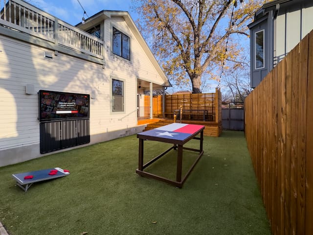 Walk to Rainey | Bachelor(ette) House | Sleeps 22