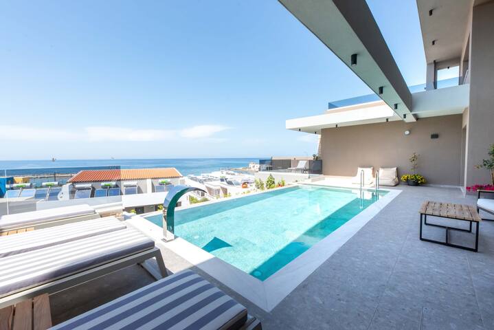 Seafront villas I Free* Heated pools & 100m to Sea gallery image 3