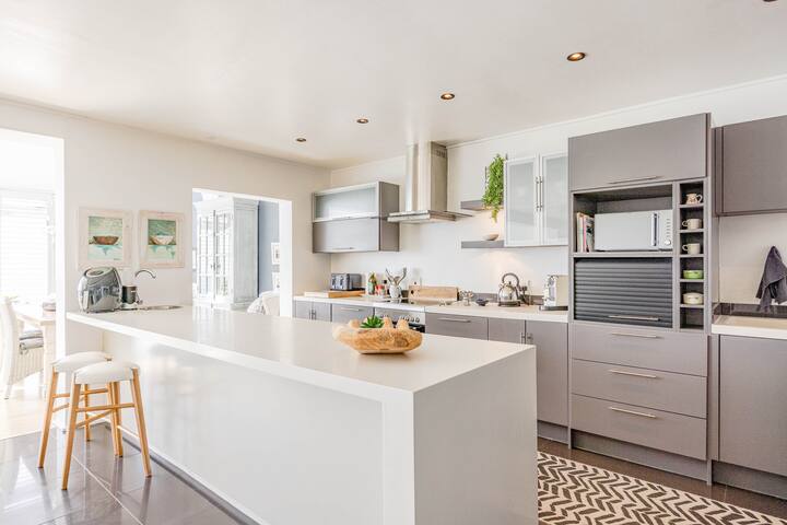 180• Sea Views from a Hillside Villa, Solar Power gallery image 4