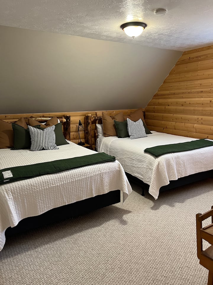 2nd floor- room #3-2 queens sleeps 4