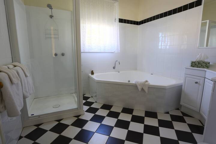 Abbey’s the Green House gallery image 5