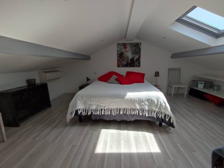 غرفة الاستوديو في الطابق الثاني