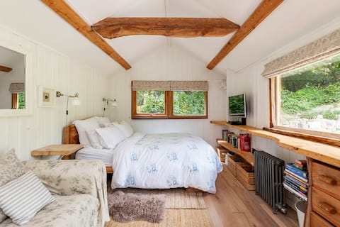 The Hay Trailer, St Catherine, Bath.