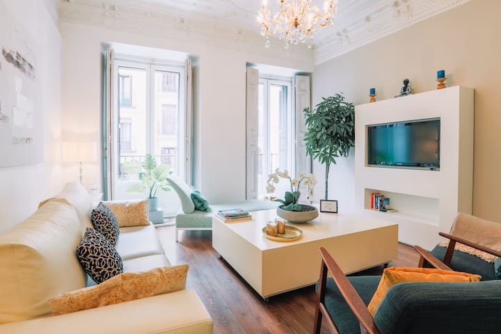 Centro Madrid. Plaza Mayor. Puerta del Sol. Opera.