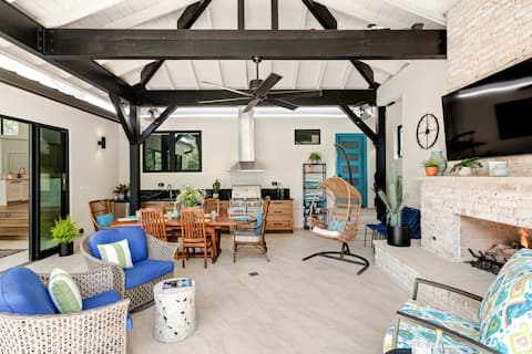 Top Airbnb: Luxury Home w/Pool & Outdoor Living | 3 miles DT in West Austin Ng