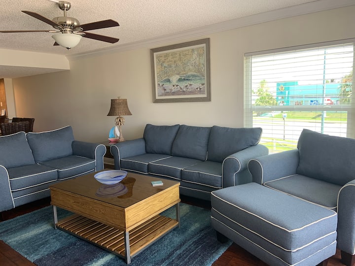 Amazing Beachfront Complex Close To Johns Pass! - Madeira Beach, FL