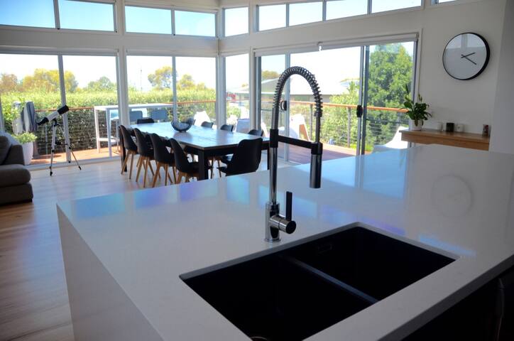 Contemporary luxury – heated pool & spa, sea views gallery image 5