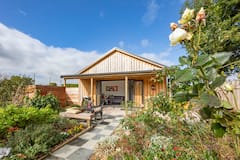 Rose+Cottage+Karaka-Private+farm+stay+outdoor+bath