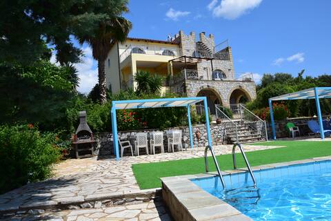 Villa Elsie 5 bedroom villa with pool, sea views.