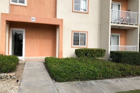 No hay escaleras ni escalones para ingresar
