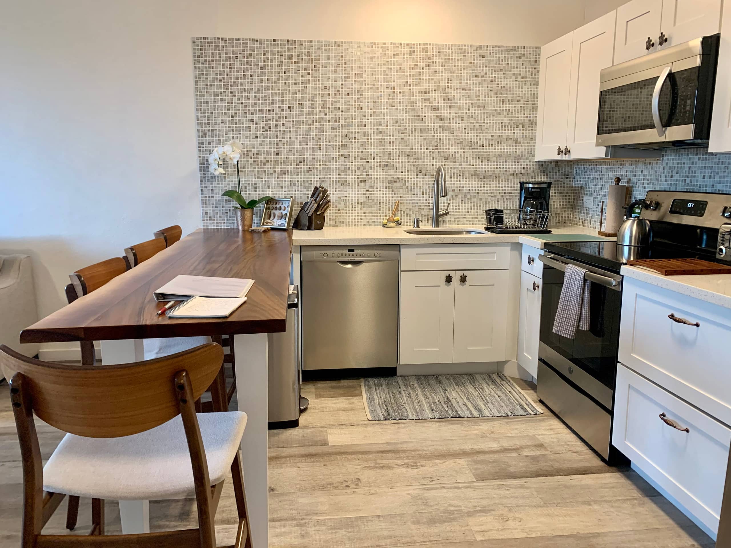 Condo in Paia · ★4.93 · 1 bedroom · 2 beds · 1 bath - Image 4